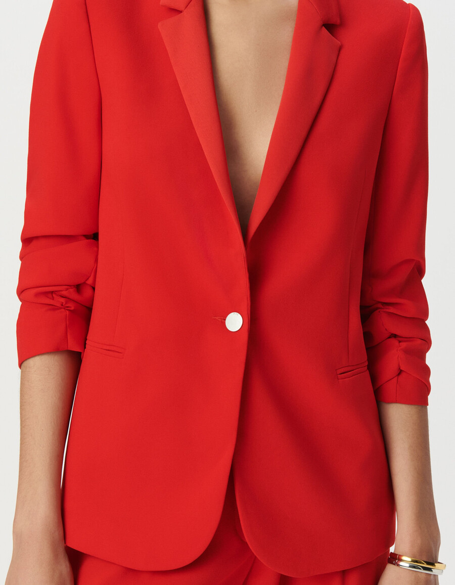 chaqueta de traje roja para mujer con mangas fruncidas