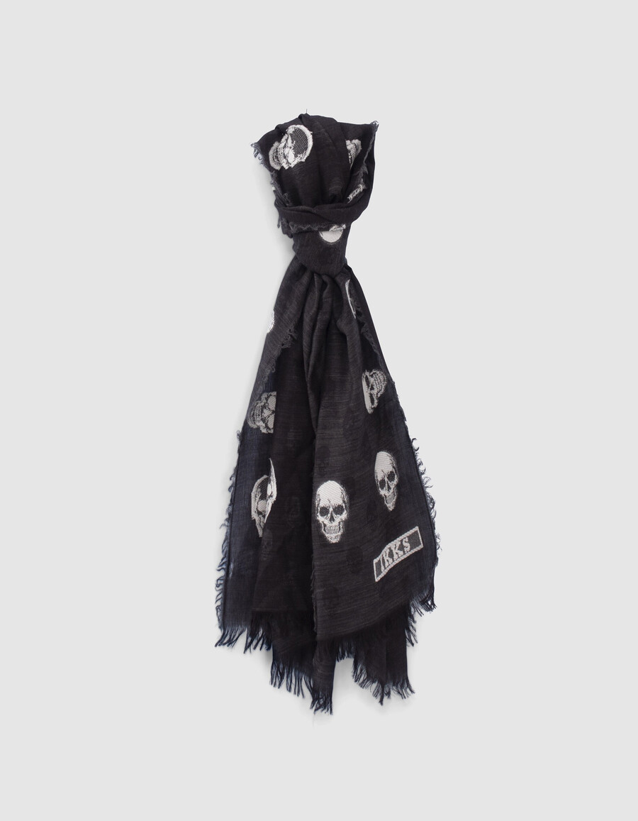 bufanda de mujer con estampado de calaveras en jacquard gris