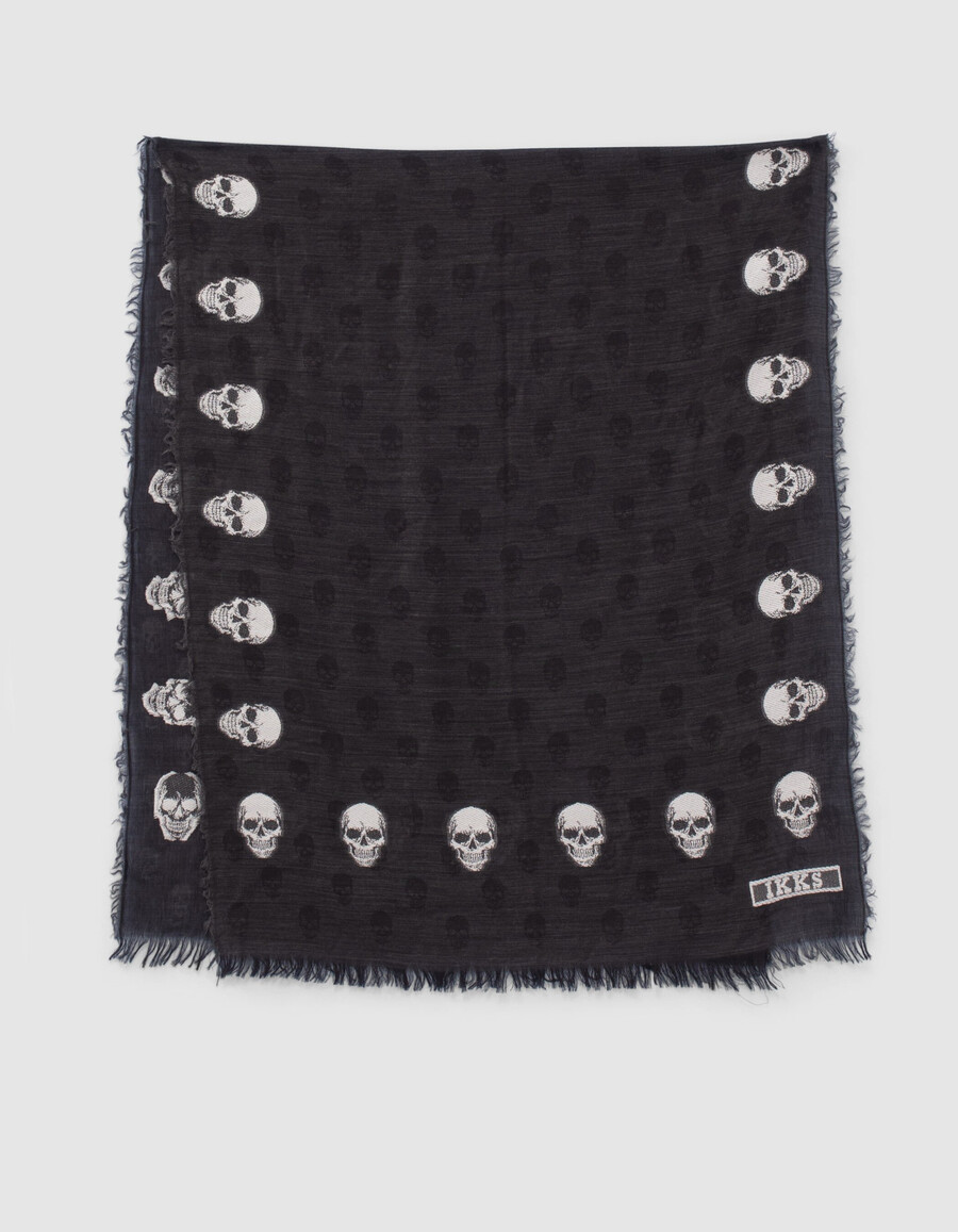bufanda de mujer con estampado de calaveras en jacquard gris