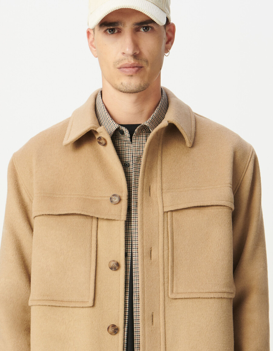 camisa multibolsillos de lana beige para hombre
