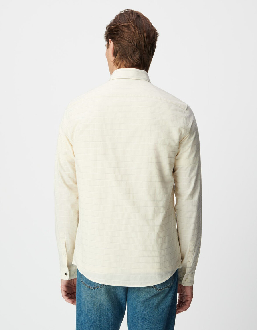 camisa entallada color crudo con estampado de rayas horizontales para hombre