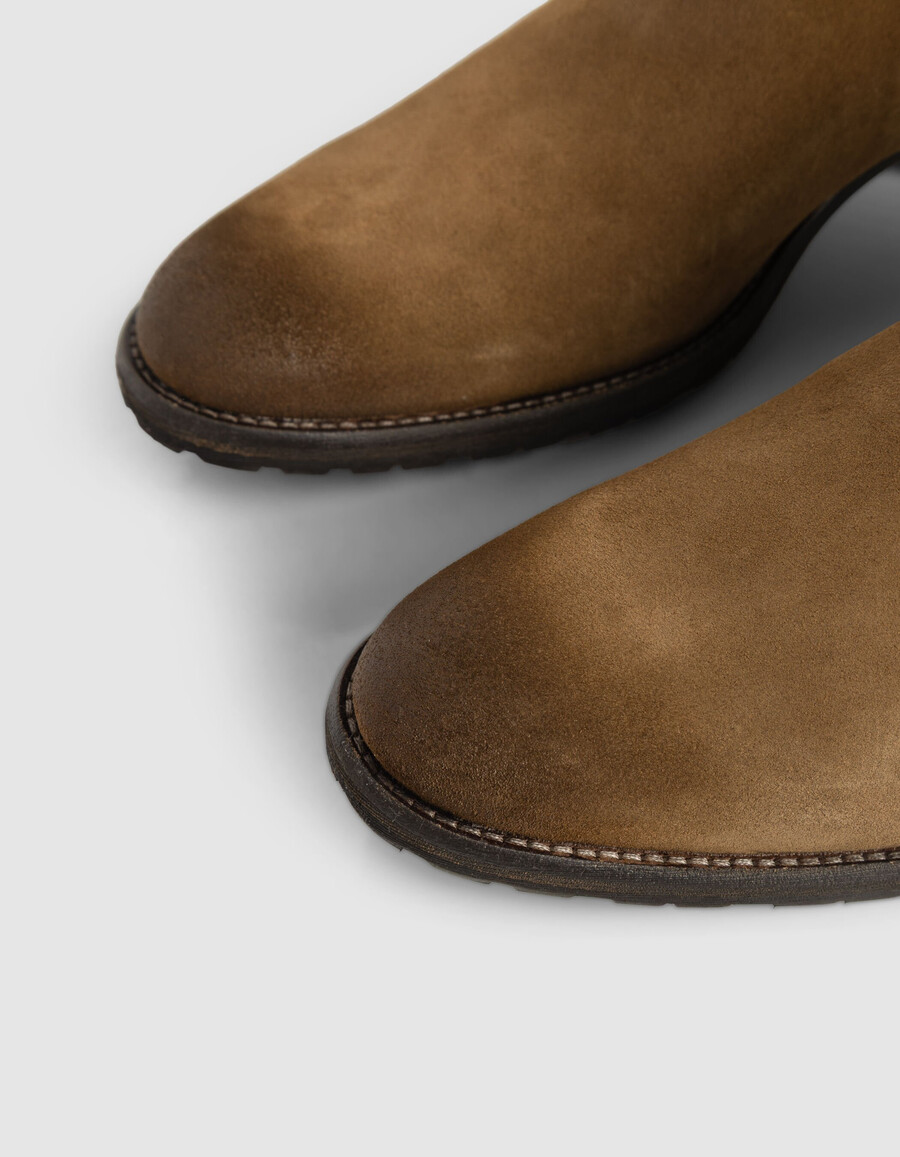 botas chelsea bajas de ante marrón para hombre