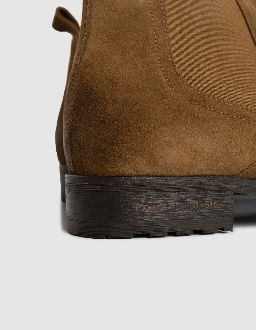 botas chelsea bajas de ante marrón para hombre