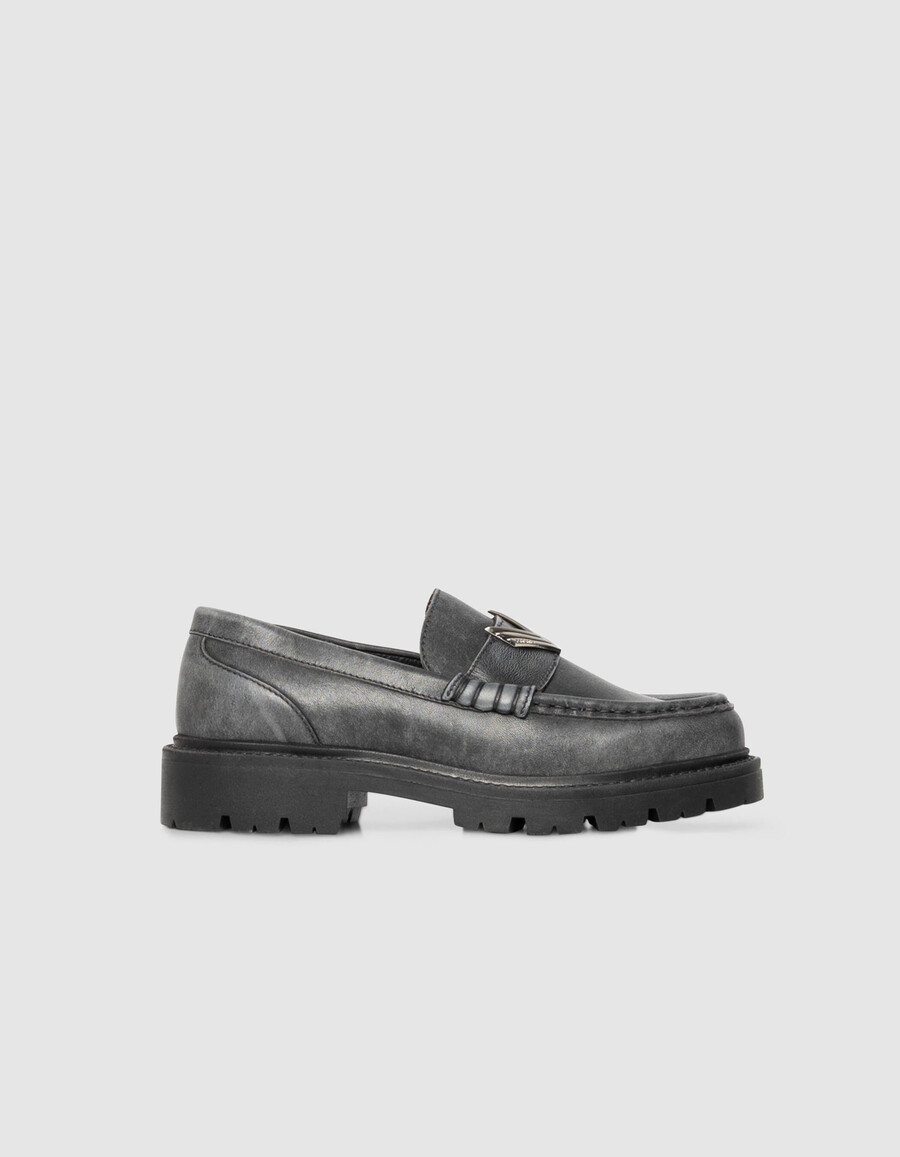 mocasines de piel gris para mujer con suela con tacos