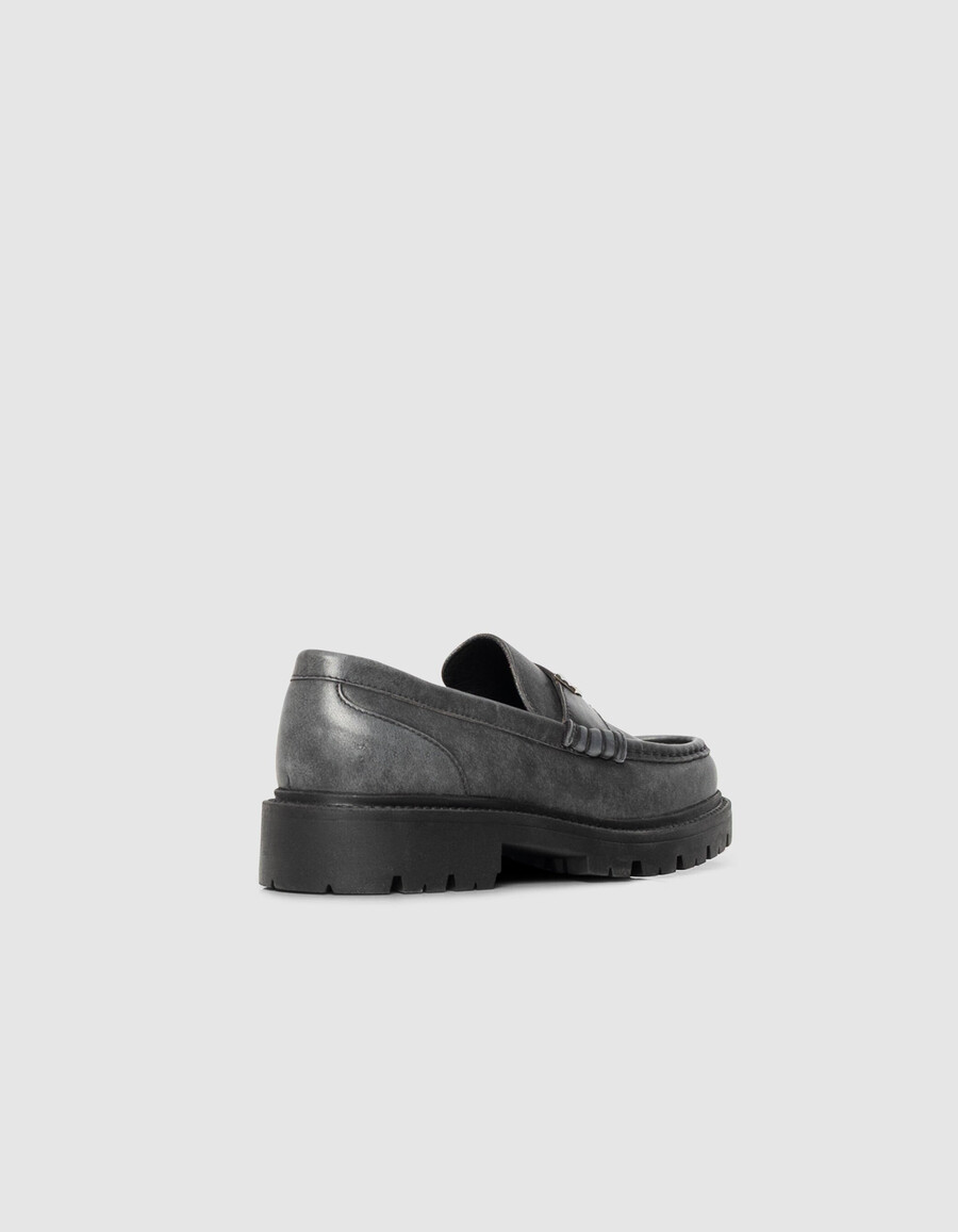 mocasines de piel gris para mujer con suela con tacos