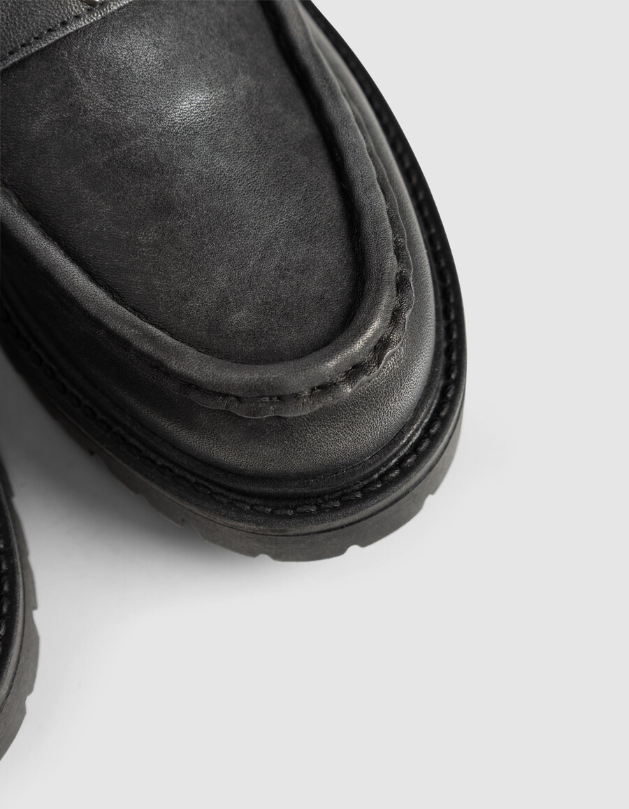 mocasines de piel gris para mujer con suela con tacos