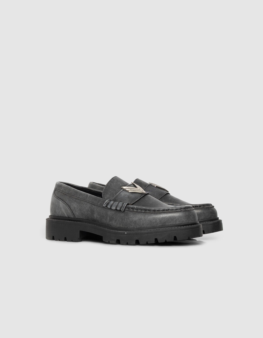 mocasines de piel gris para mujer con suela con tacos