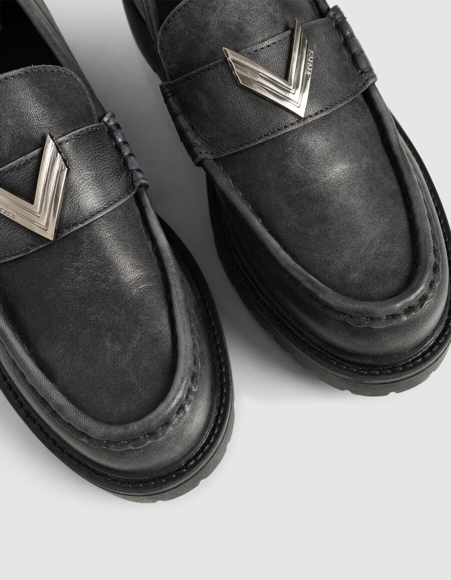 mocasines de piel gris para mujer con suela con tacos