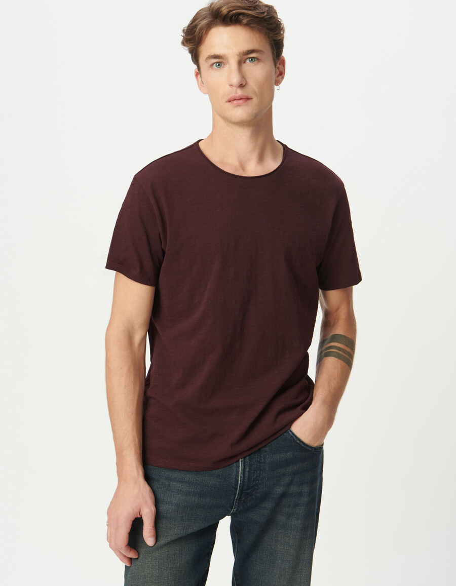 camiseta de cuello redondo de algodón orgánico flameado color ciruela para hombre