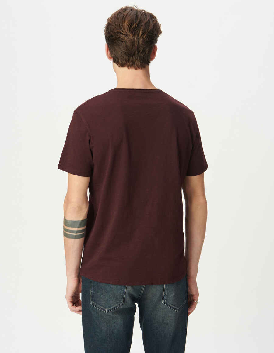 camiseta de cuello redondo de algodón orgánico flameado color ciruela para hombre