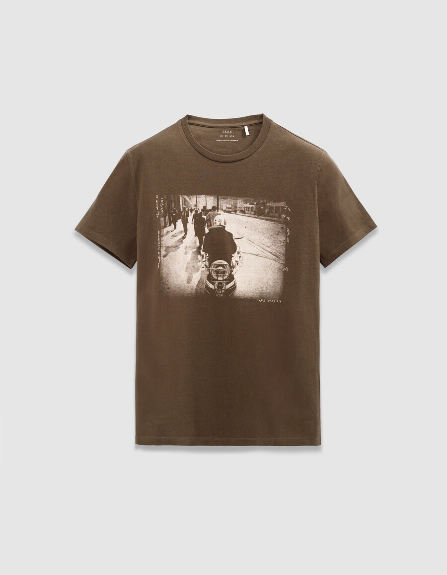 camiseta caqui de manga corta para hombre con foto de motociclista