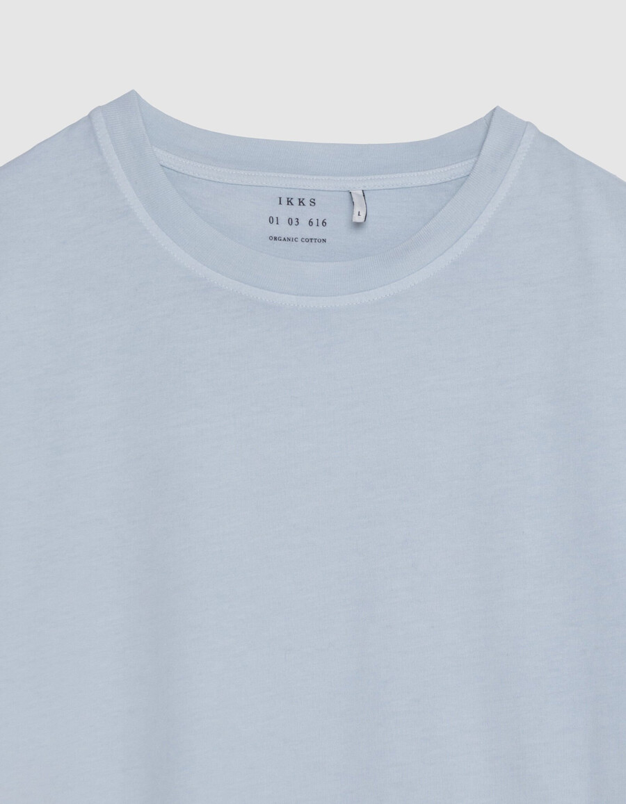 camiseta de cuello redondo de algodón orgánico azul claro para hombre