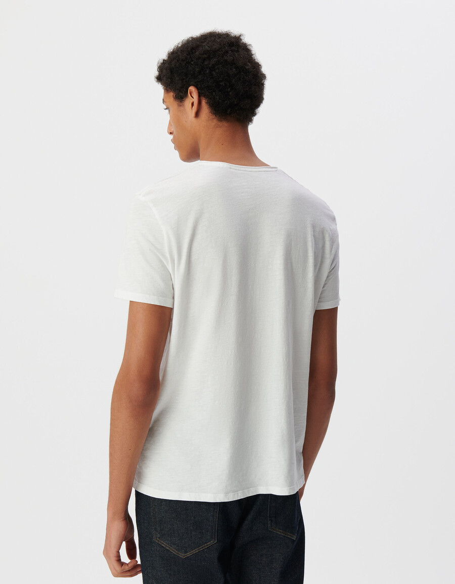 camiseta blanca esencial para hombre