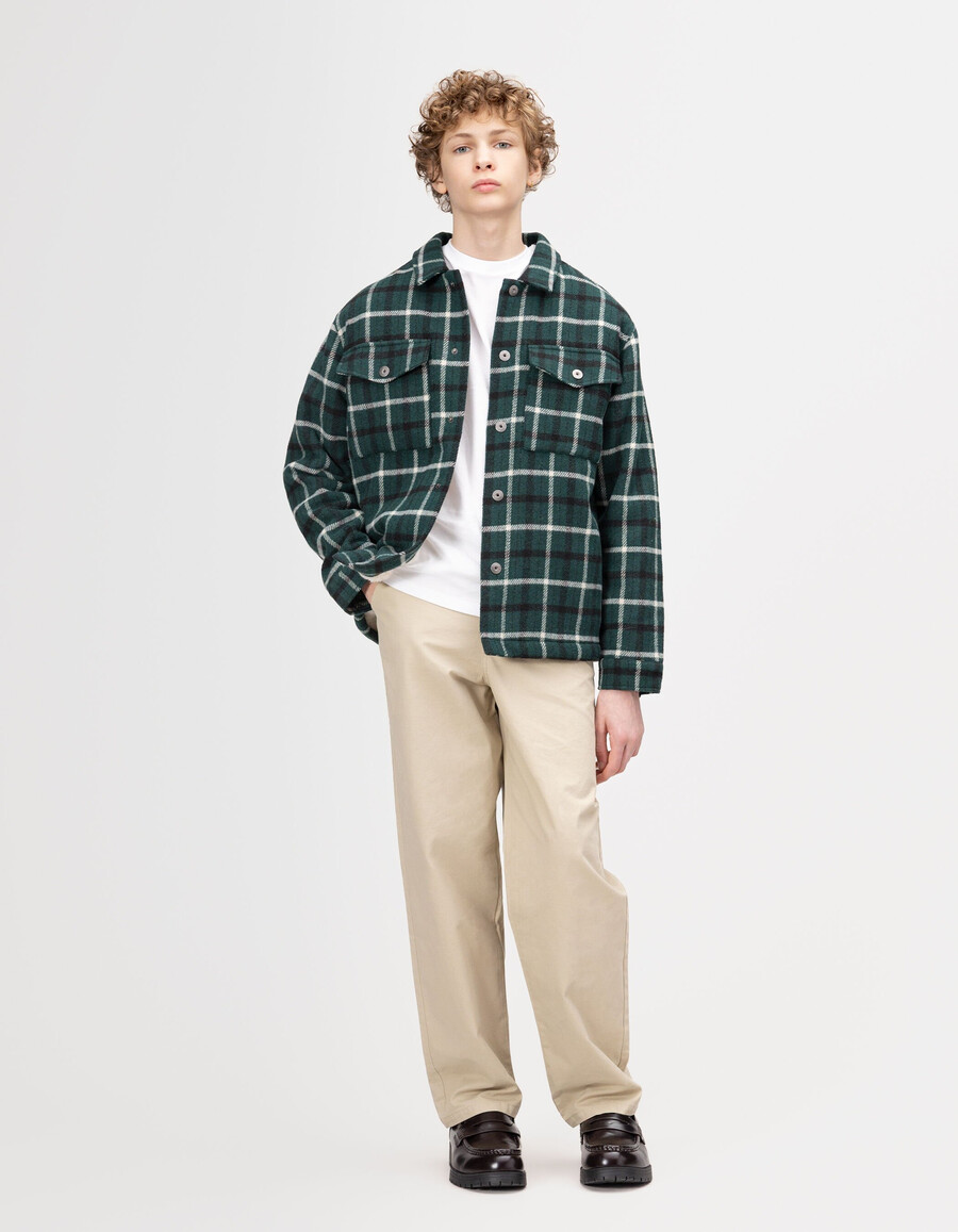 chaqueta tipo camisa con forro de piel y cuadros verdes para niño