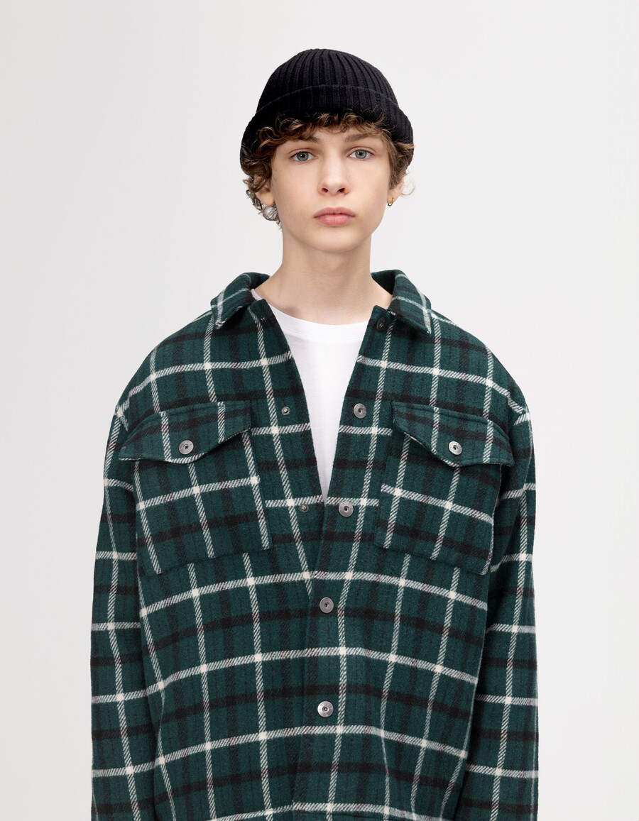 chaqueta tipo camisa con forro de piel y cuadros verdes para niño