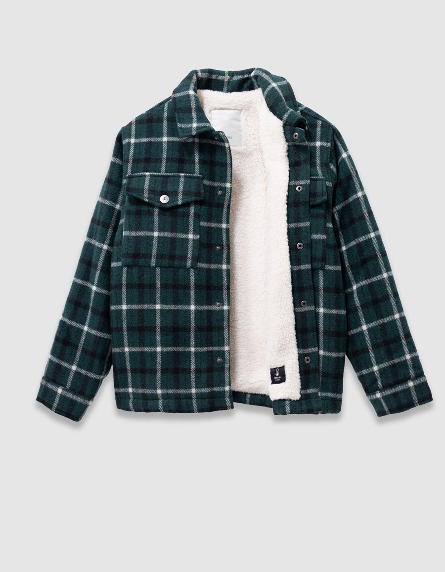 chaqueta tipo camisa con forro de piel y cuadros verdes para niño