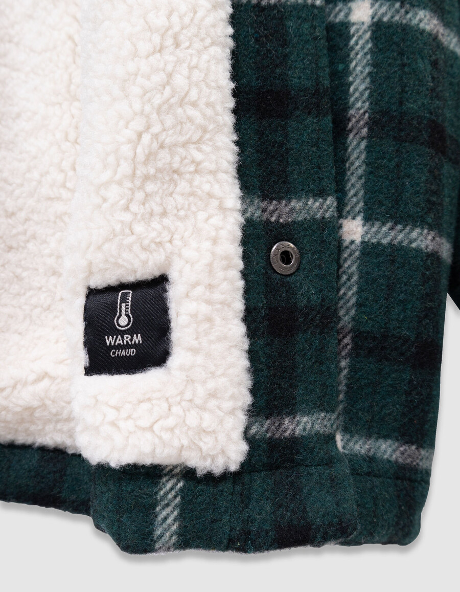 chaqueta tipo camisa con forro de piel y cuadros verdes para niño