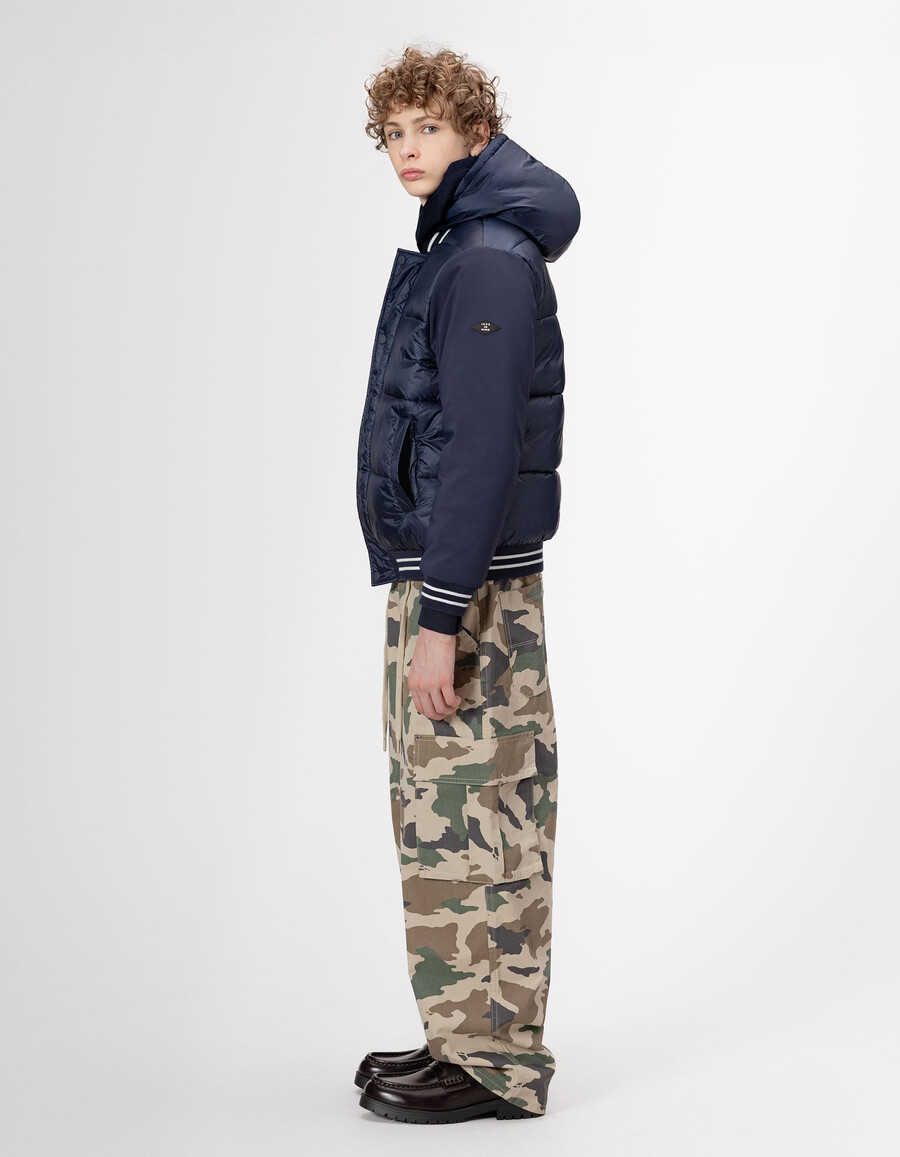 chaqueta acolchada con capucha de tejido mixto azul marino para niño