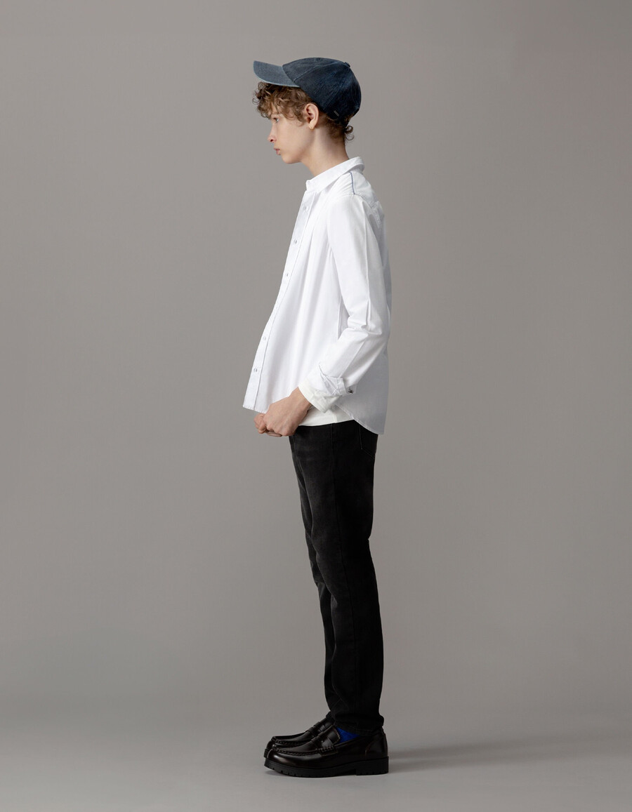 camisa blanca para niño