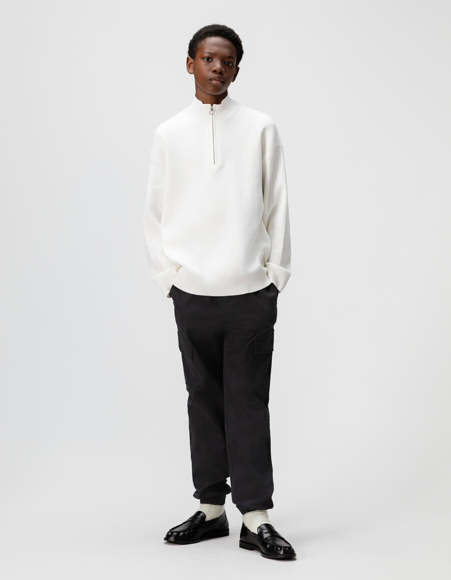 pantalones cargo negros con cintura elástica para niño