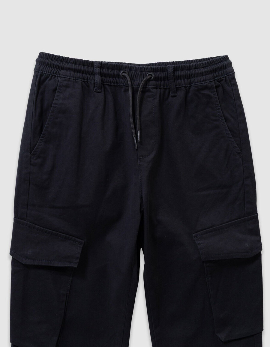 pantalones cargo negros con cintura elástica para niño
