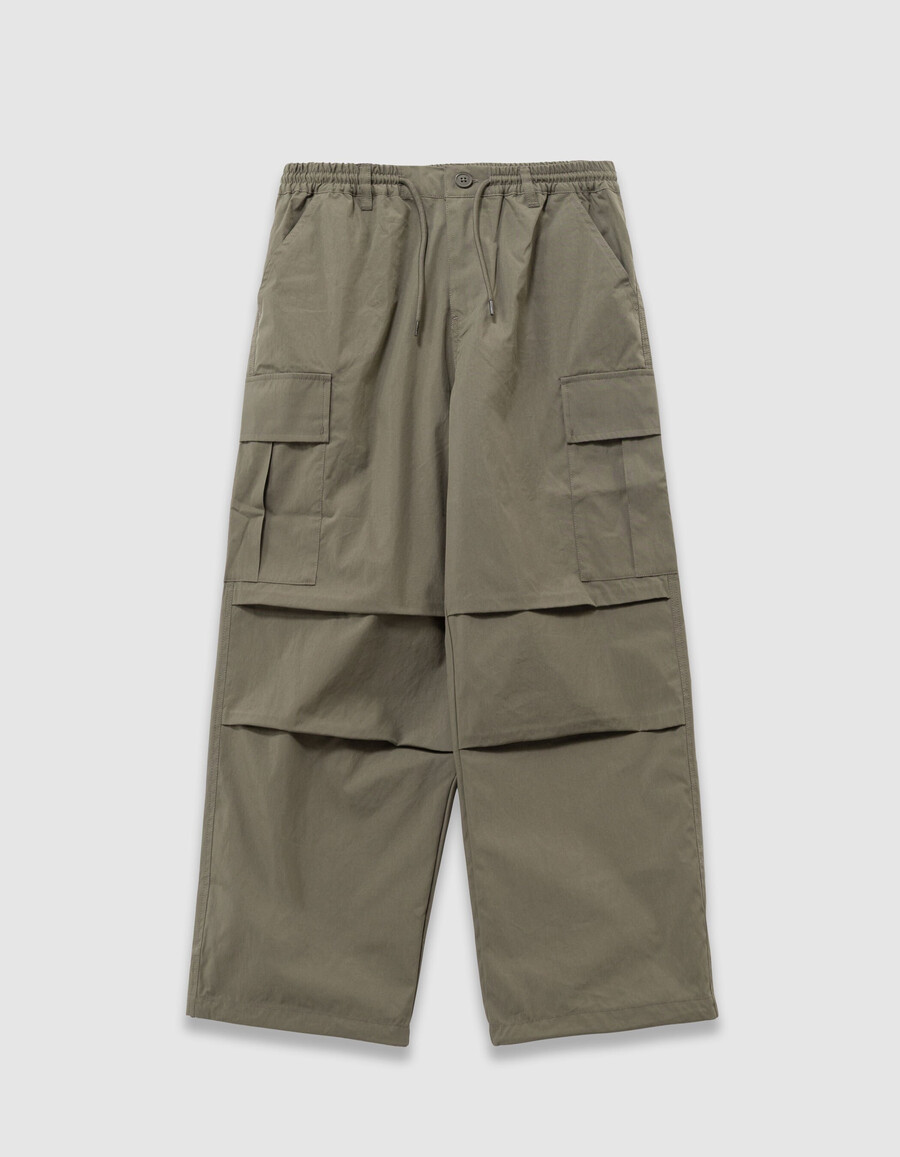 pantalones cargo anchos color caqui para niño