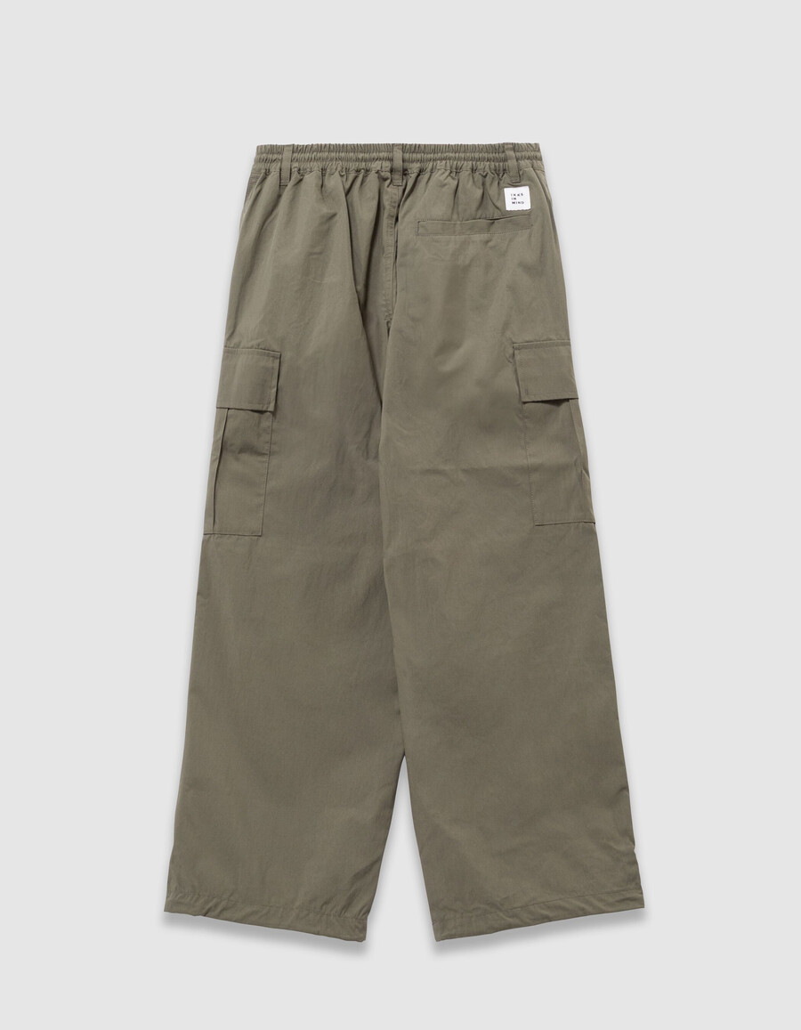 pantalones cargo anchos color caqui para niño