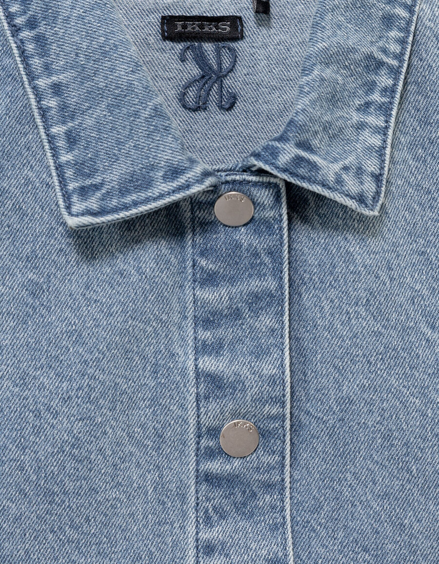 chaqueta vaquera azul sin mangas para niña
