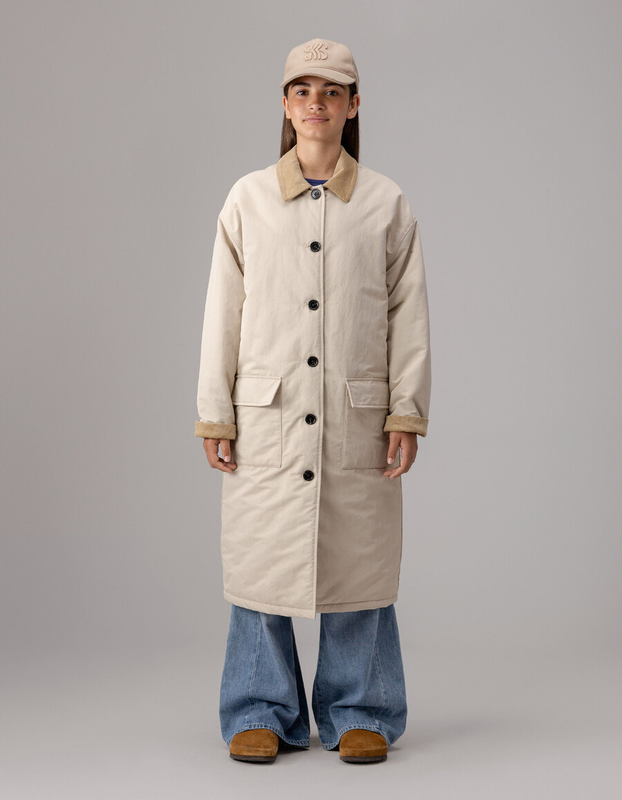gabardina beige con cuello de terciopelo para niña