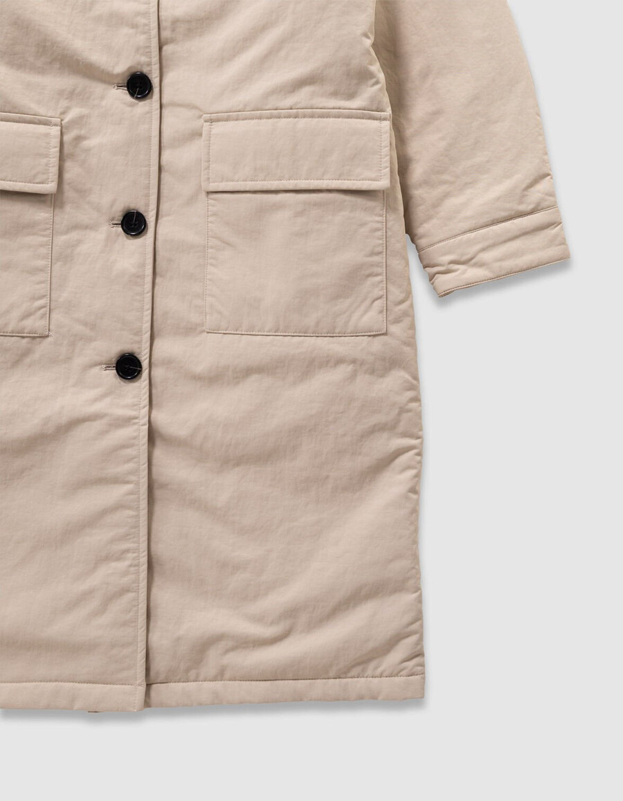 gabardina beige con cuello de terciopelo para niña