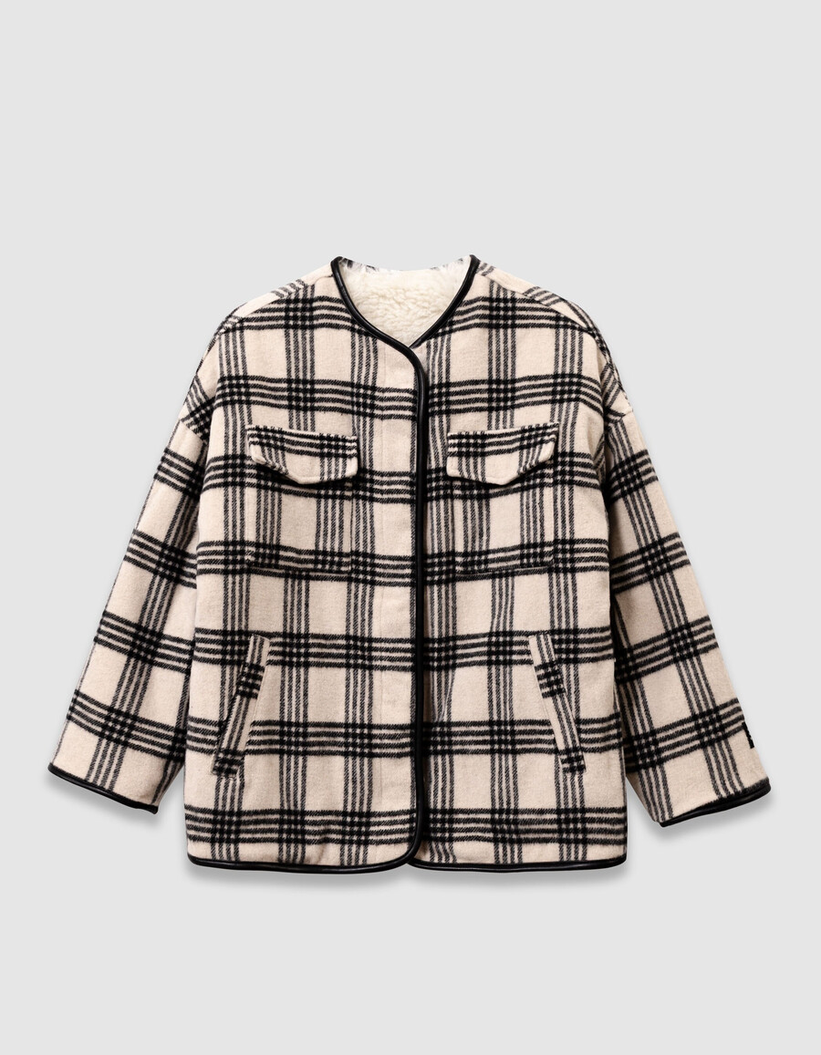 abrigo reversible de cuadros beige y sherpa para niña