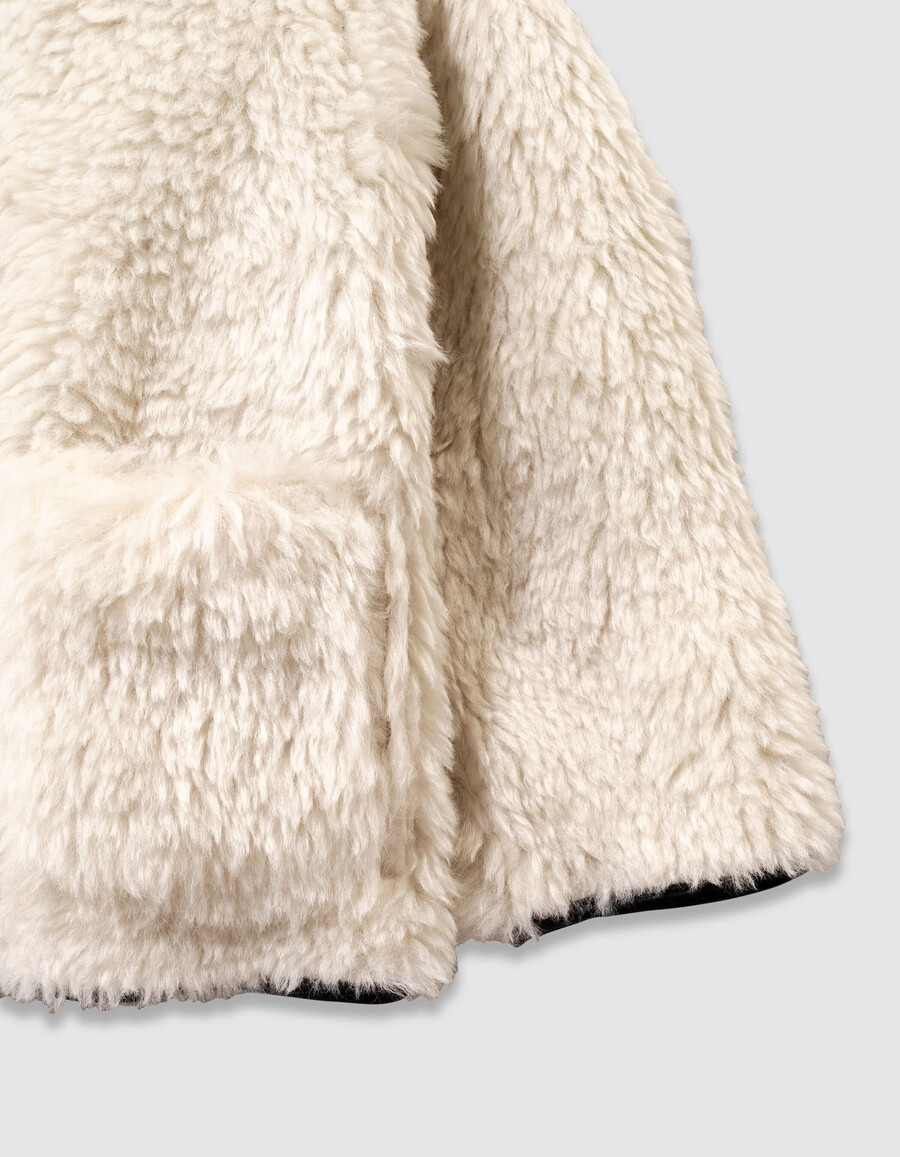 abrigo reversible de cuadros beige y sherpa para niña