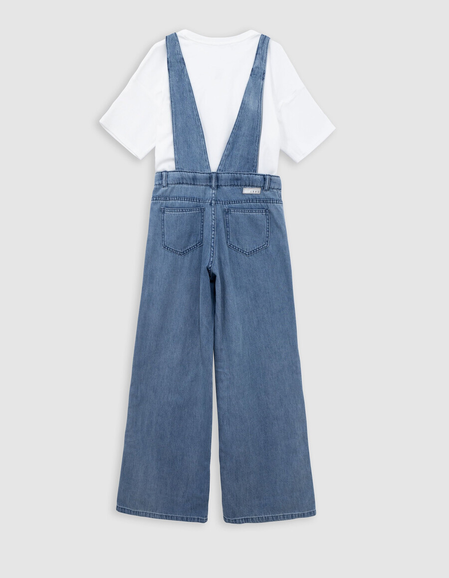 conjunto de peto azul y camiseta blanca para niña
