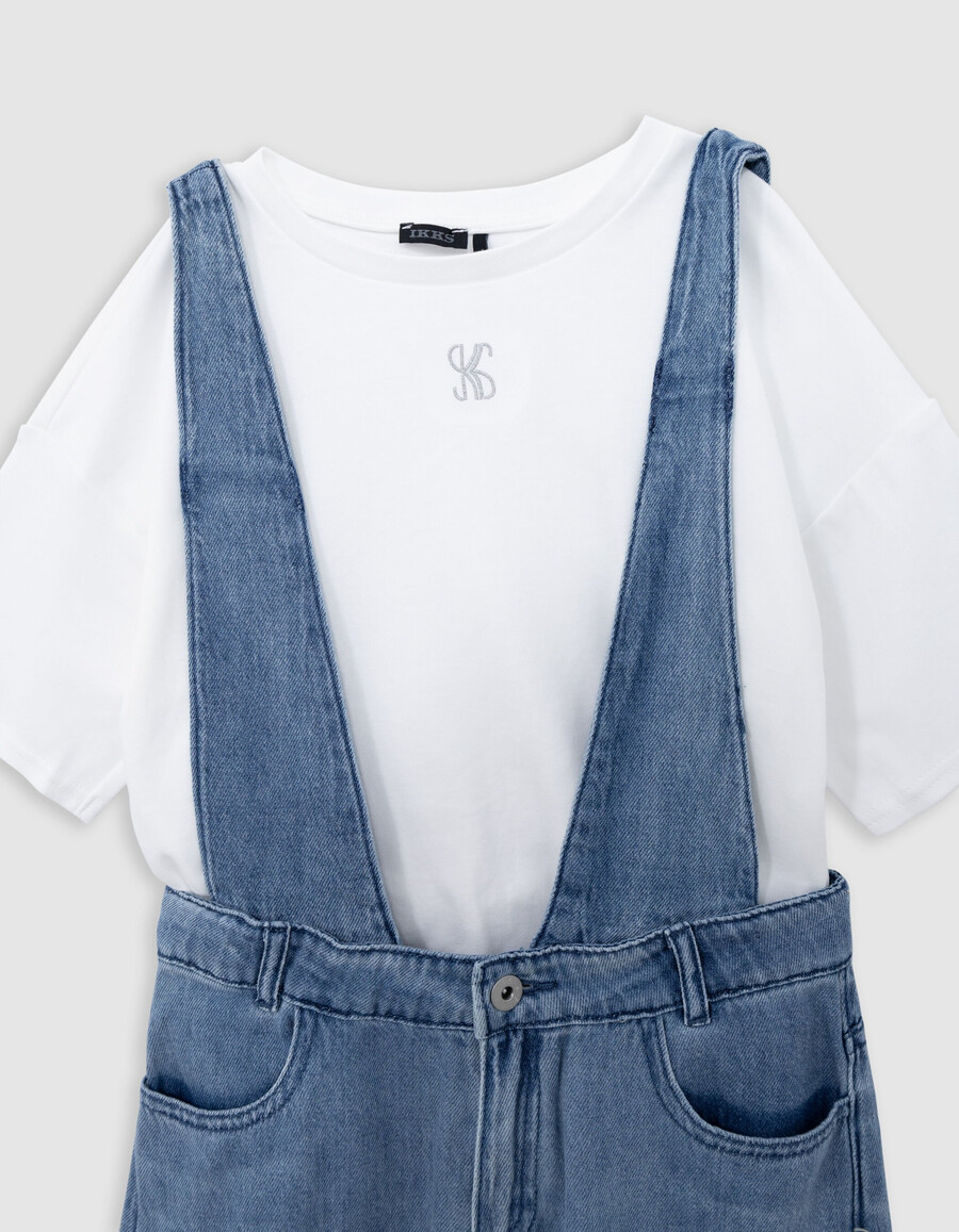 conjunto de peto azul y camiseta blanca para niña
