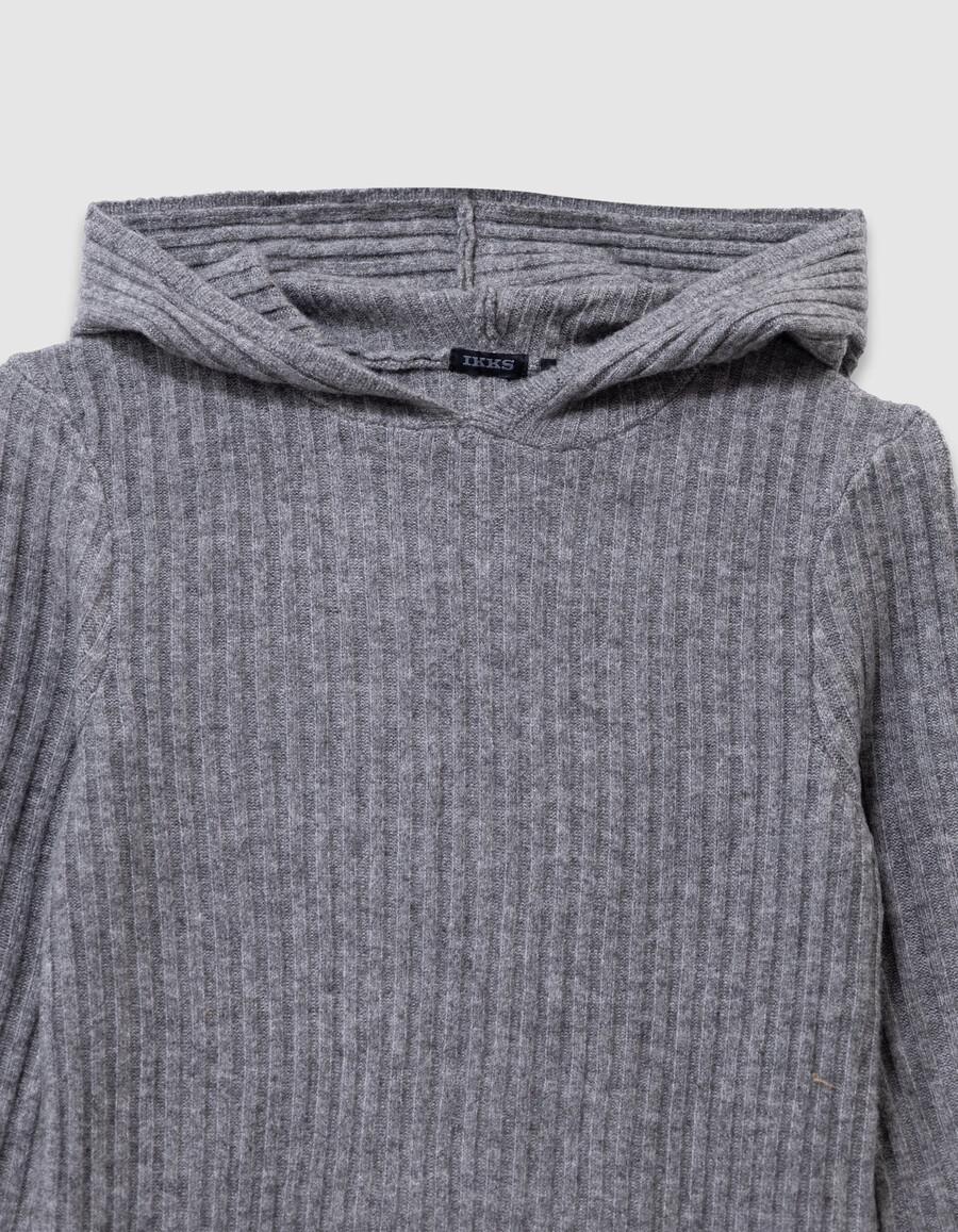 vestido de punto acanalado gris con capucha para niña