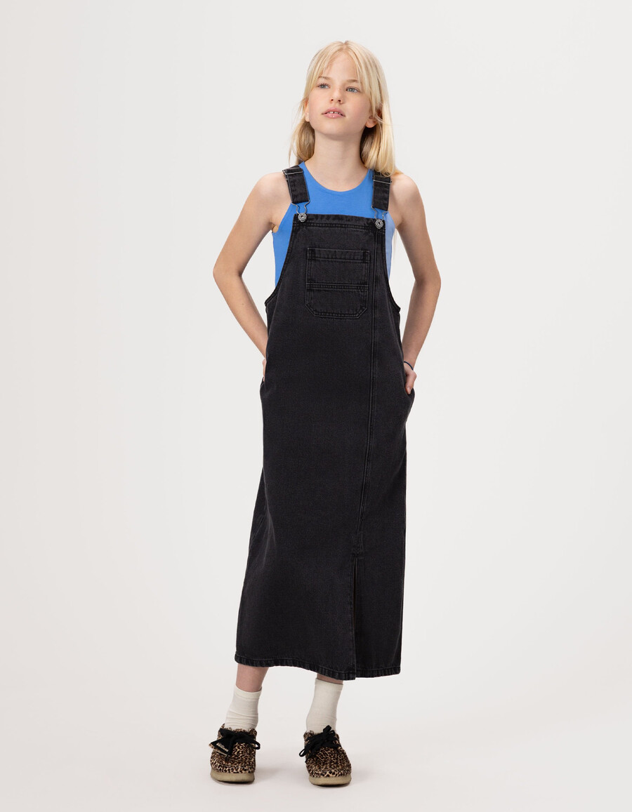 vestido midi de mezclilla gris con abertura para niña