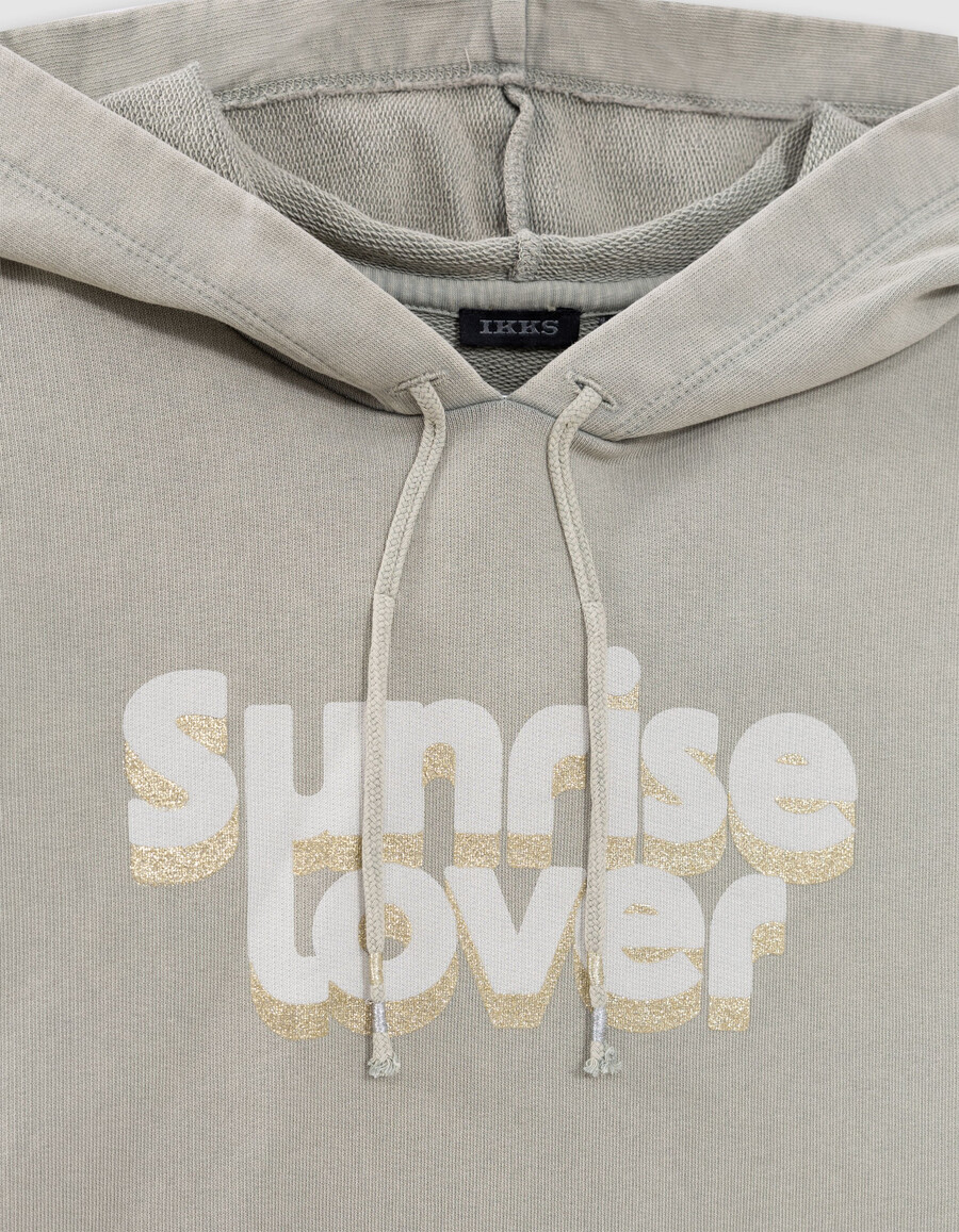 sudadera corta verde con mensaje brillante para niña