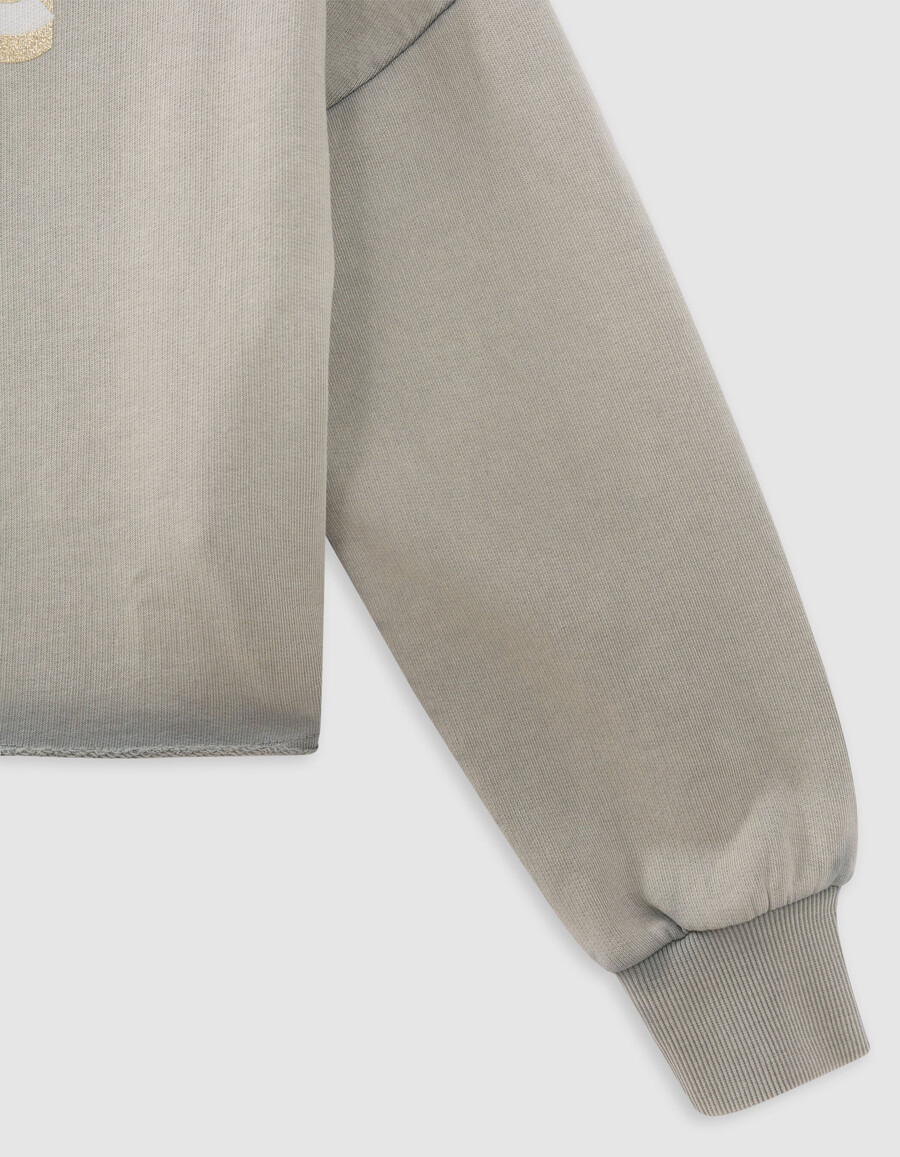 sudadera corta verde con mensaje brillante para niña