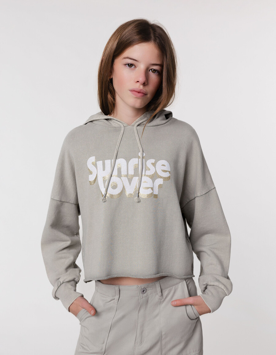 sudadera corta verde con mensaje brillante para niña