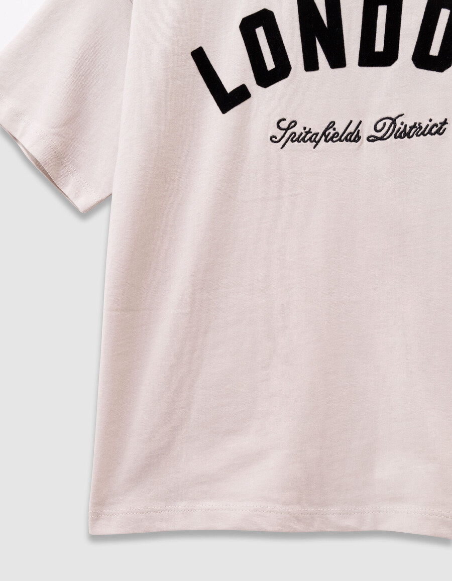 camiseta de algodón orgánico beige para niña con eslóganes negros