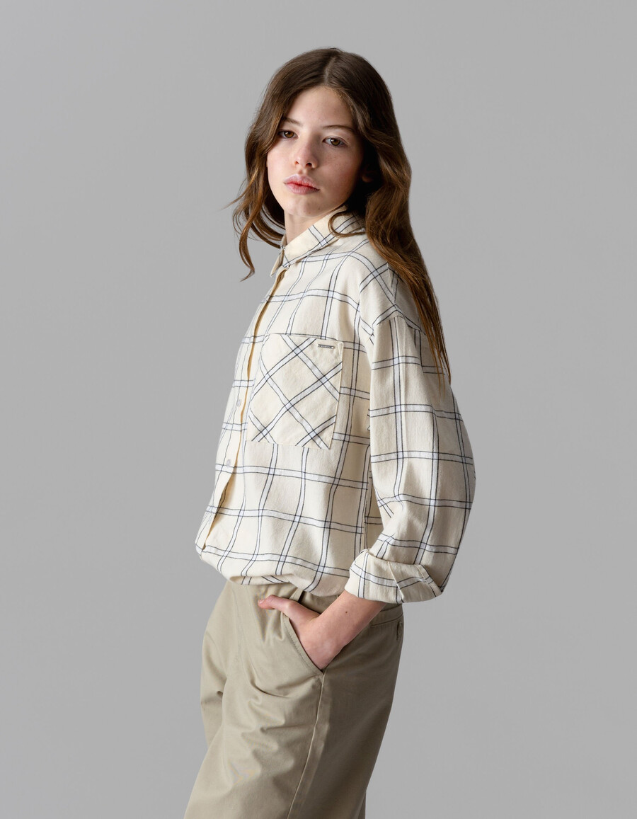 camisa de cuadros crudos y negros para niña