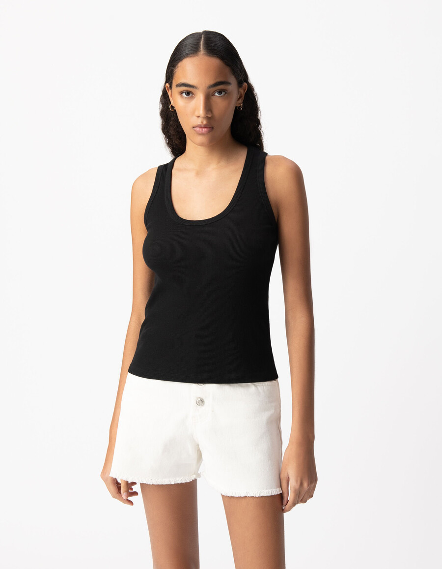 camiseta de tirantes de punto acanalado negro para mujer con espalda de espiga bordada