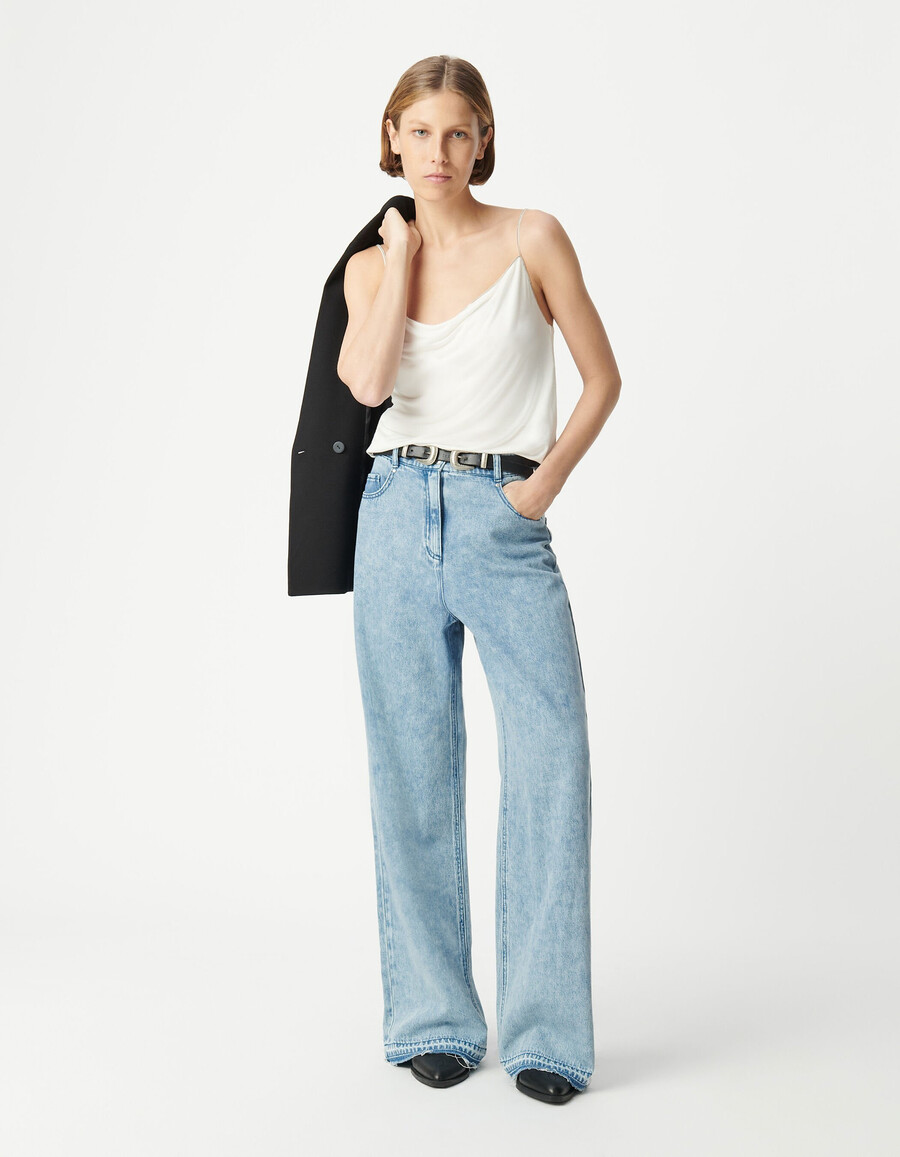 top blanco con escote drapeado y bonitos tirantes