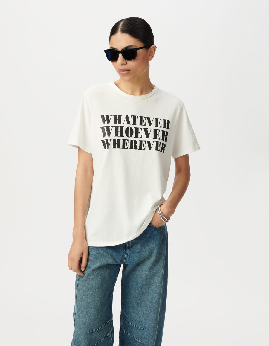 camiseta blanca de mujer con eslogan de purpurina negra