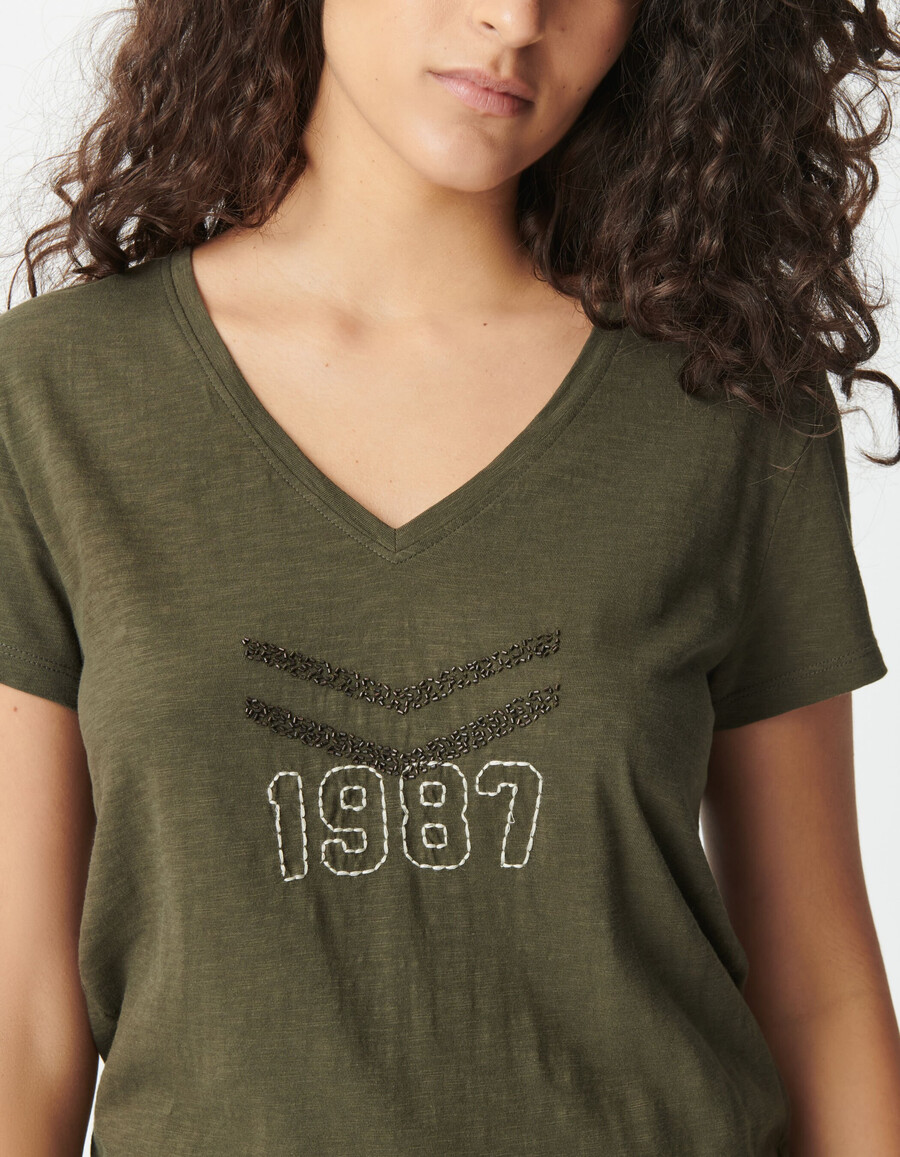 camiseta de algodón orgánico color caqui para mujer con chevrones bordados