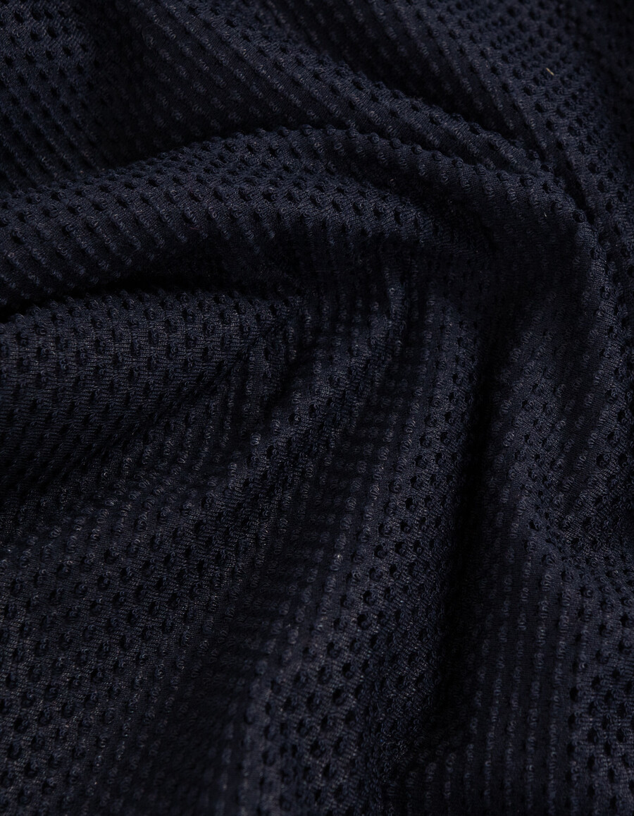 camiseta de malla con relieve azul marino para mujer