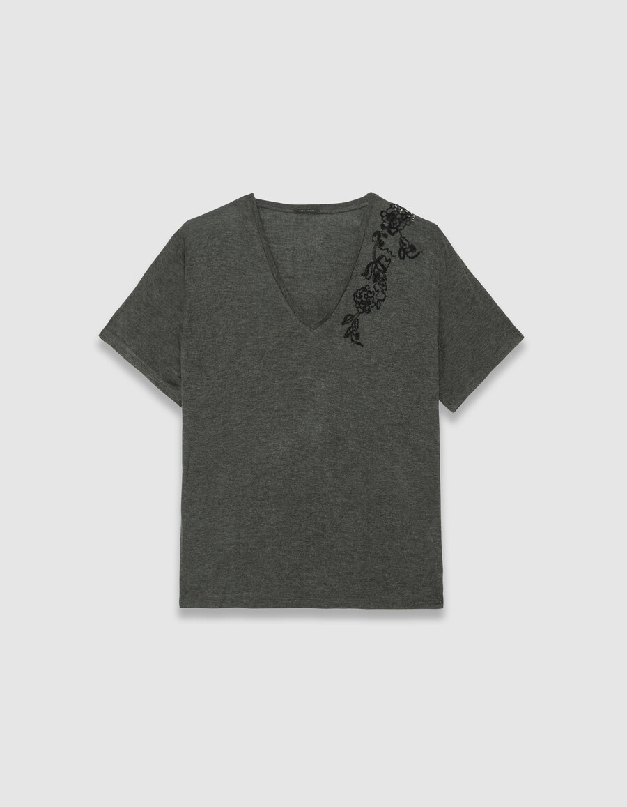 camiseta gris de mujer con flores bordadas con lentejuelas
