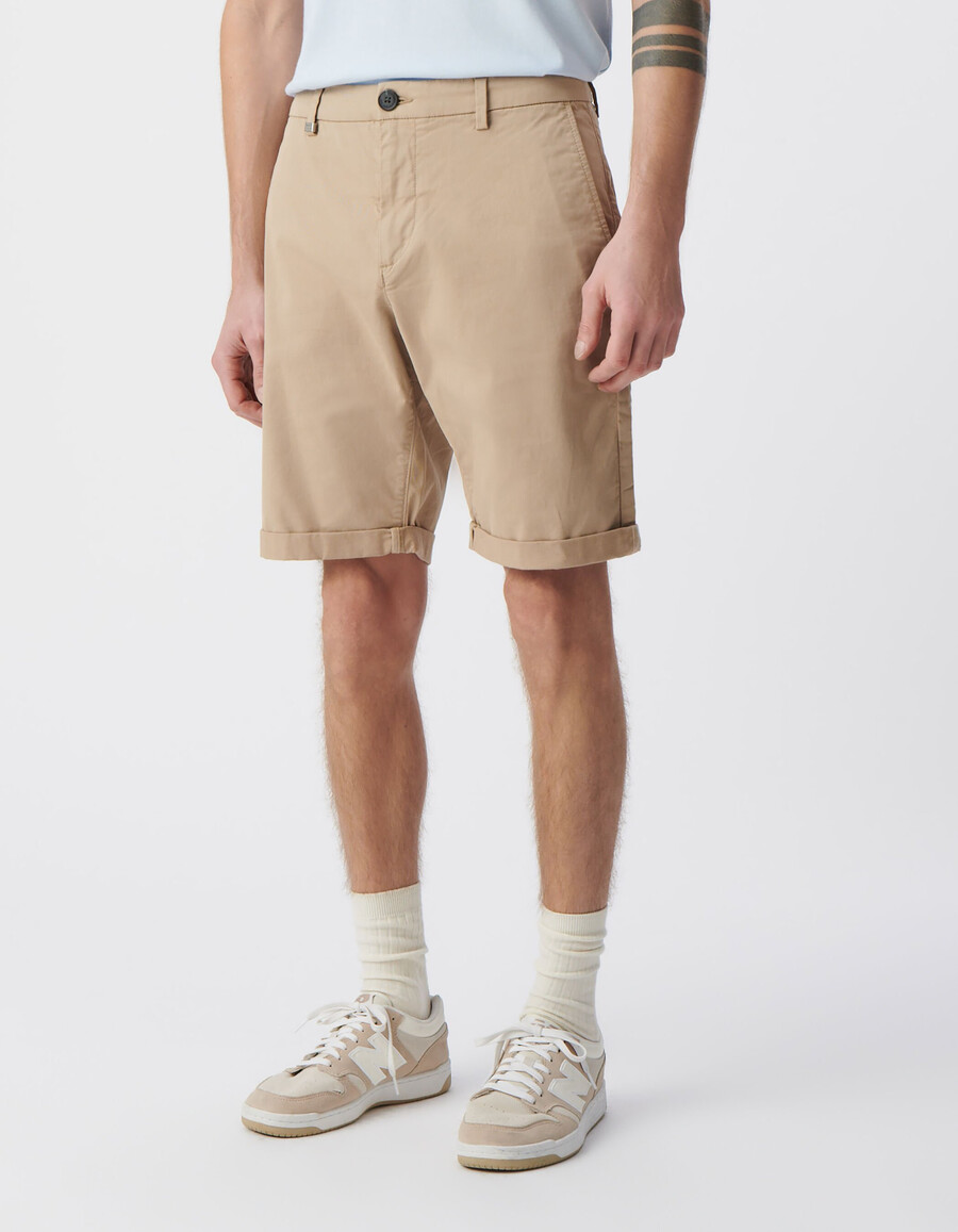 bermudas chinas cónicas color arena para hombre