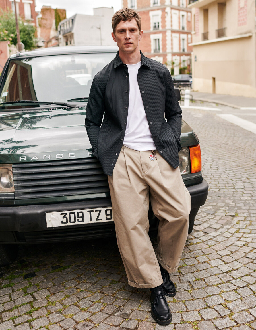 pantalones beige holgados para hombre